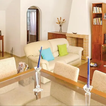 Nice In Guia With 4 Bedrooms, Wifi And Outdoor Swimming Pool