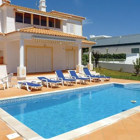Nice In Guia With 4 Bedrooms, Wifi And Outdoor Swimming Pool Casa de Férias Guia (Faro)