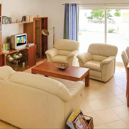 Nice In Guia With 4 Bedrooms, Wifi And Outdoor Swimming Pool